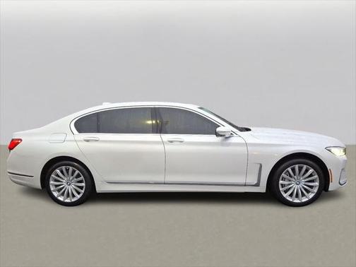 2022 BMW 740 i xDrive