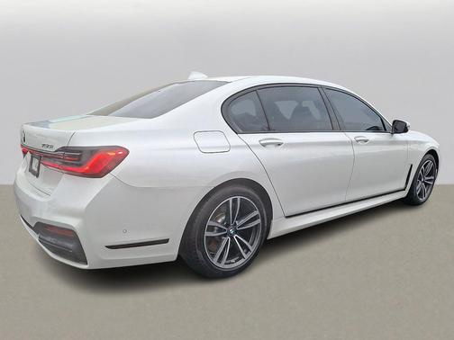 2022 BMW 750 i xDrive
