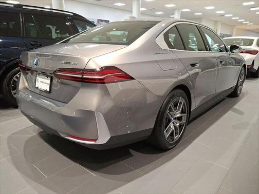 2025 BMW i5 xDrive40