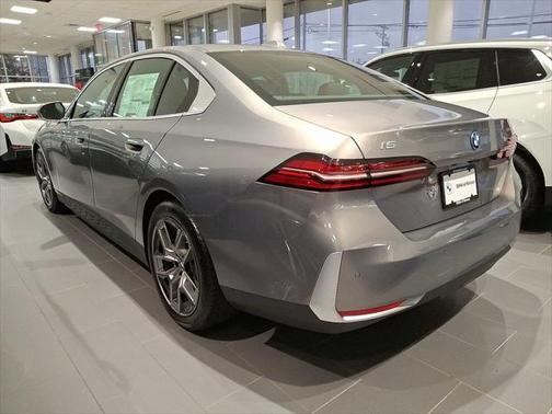 2025 BMW i5 xDrive40