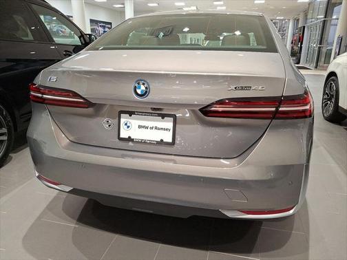 2025 BMW i5 xDrive40