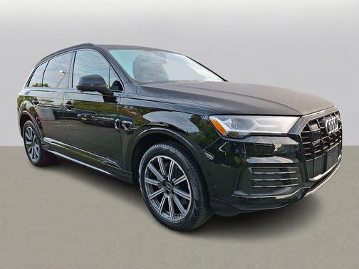2023 Audi Q7 45 Premium Plus