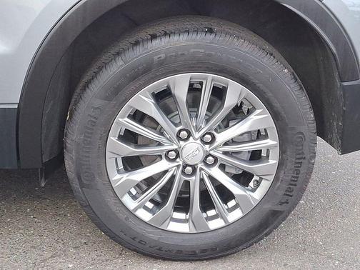 Argent Silver Metallic 2024 Cadillac XT4 Premium Luxury