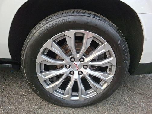White Frost Tricoat 2021 GMC Yukon XL Denali