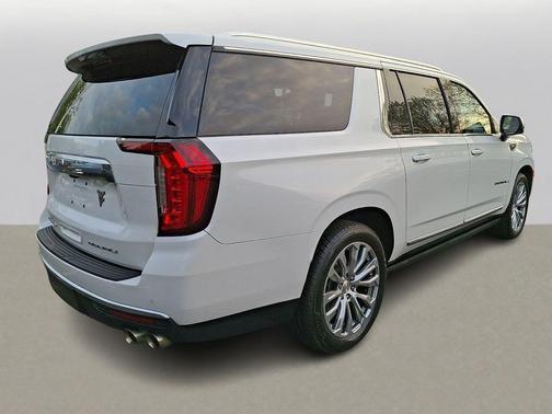 White Frost Tricoat 2021 GMC Yukon XL Denali