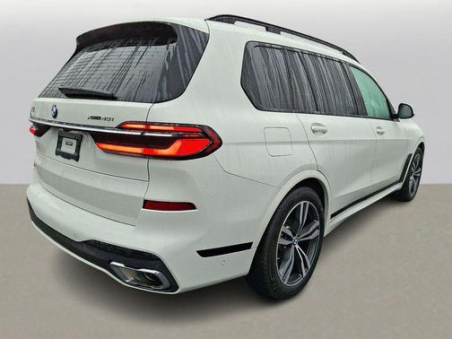 Alpine White 2024 BMW X7 xDrive40i