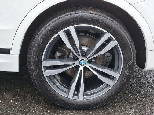 Alpine White 2024 BMW X7 xDrive40i