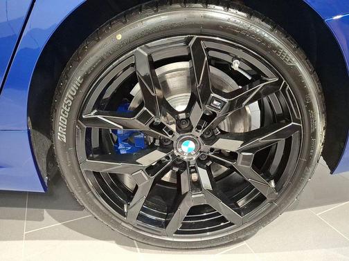 2025 BMW 330 i xDrive