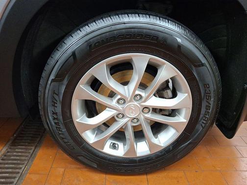Shimmering Silver Pearl 2020 Hyundai SANTA FE SE 2.4