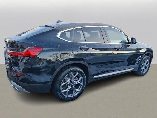 2025 BMW X4 xDrive30i