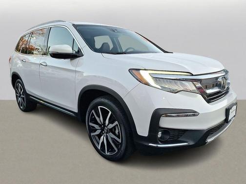 2022 Honda Pilot Touring 8-Passenger