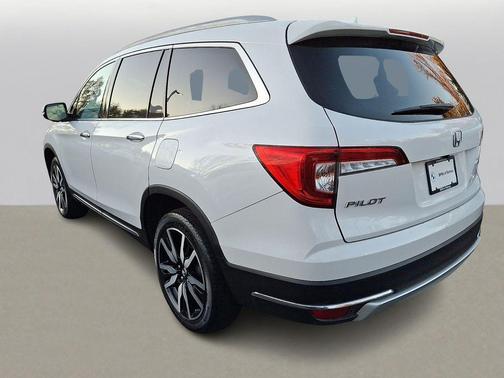 2022 Honda Pilot Touring 8-Passenger