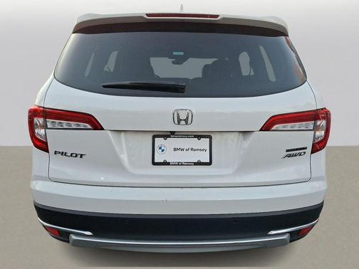 2022 Honda Pilot Touring 8-Passenger