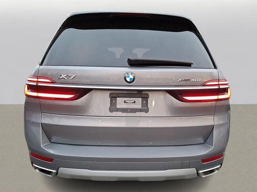 Gray Metallic 2023 BMW X7 xDrive40i