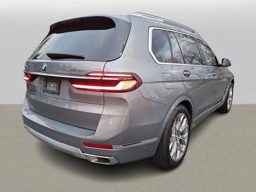 Gray Metallic 2023 BMW X7 xDrive40i