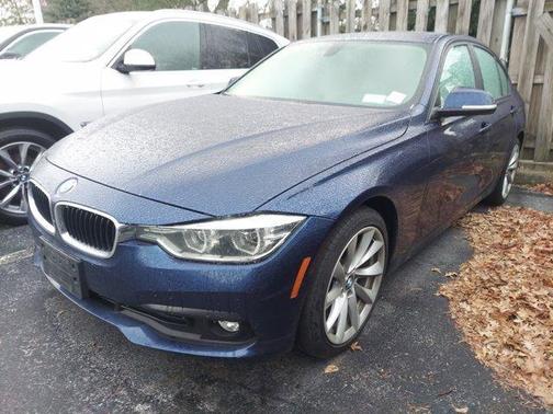 Photo 3 of 10 of 2018 BMW 320 i xDrive