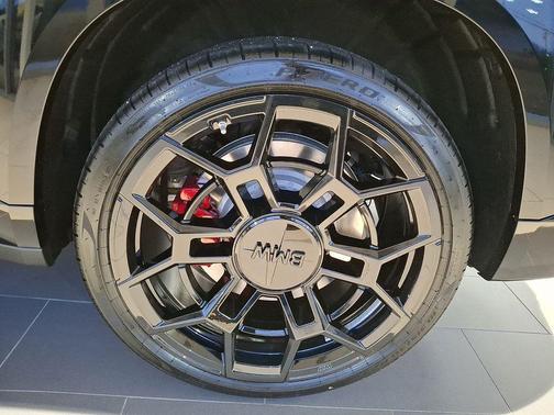 Dravit Grey Metallic 2026 BMW XM Label