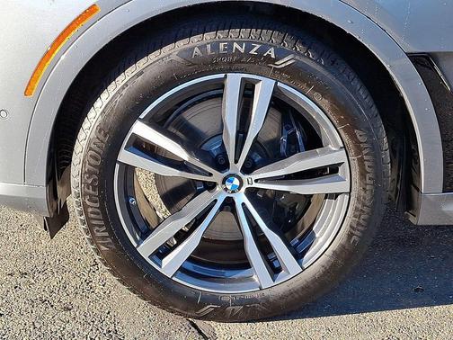 Skyscraper Grey Metallic 2024 BMW X7 xDrive40i