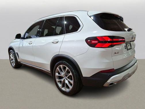 Alpine White 2024 BMW X5 xDrive40i