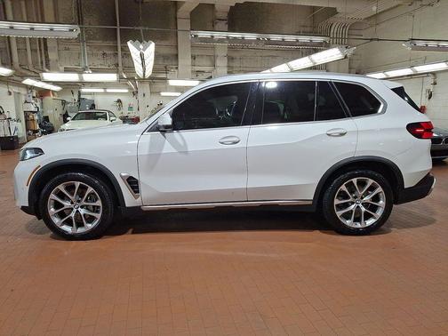 Alpine White 2024 BMW X5 xDrive40i