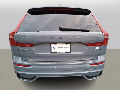 2022 Volvo XC60 Recharge Plug-In Hybrid T8 R-Design