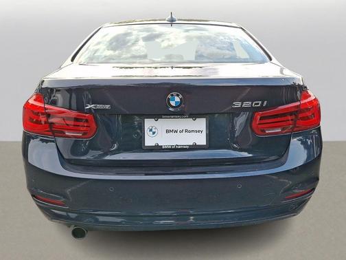 Imperial Blue Metallic 2017 BMW 320 i