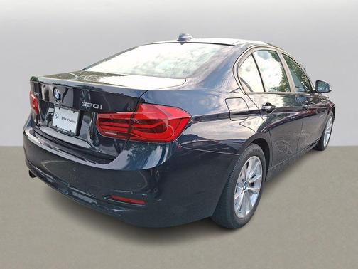 Imperial Blue Metallic 2017 BMW 320 i