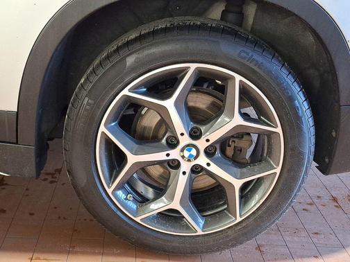 Glacier Silver Metallic 2019 BMW X1 xDrive28i
