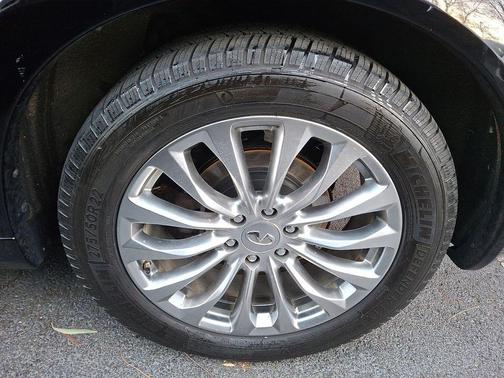 2016 INFINITI QX80 Base