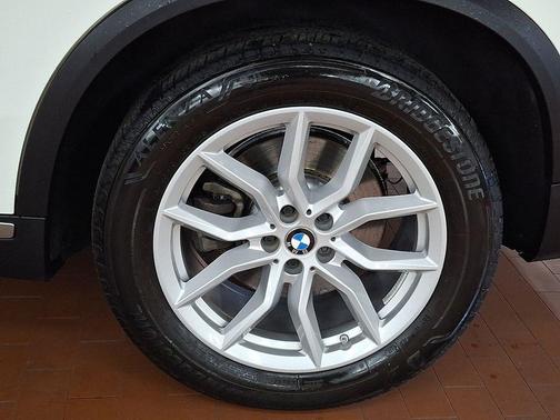Alpine White 2023 BMW X5 xDrive40i