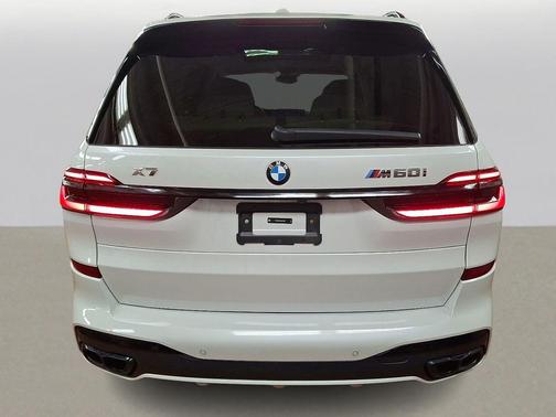 2025 BMW X7 M60i