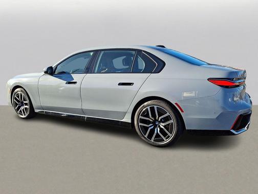 2025 BMW 740 xDrive