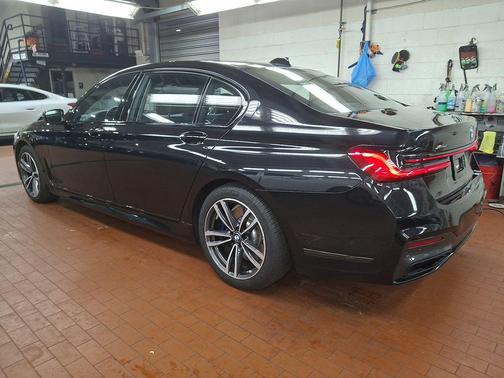 2022 BMW 750 i xDrive