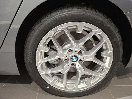 2025 BMW 330 i xDrive