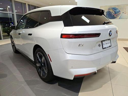 2026 BMW iX xDrive60
