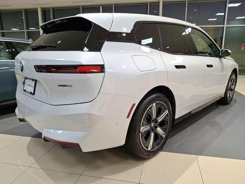 2026 BMW iX xDrive60