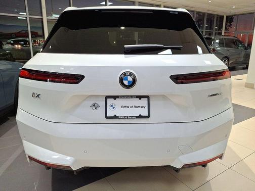 2026 BMW iX xDrive60