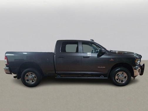 2022 RAM 2500 Tradesman Crew Cab 4x4 6'4' Box