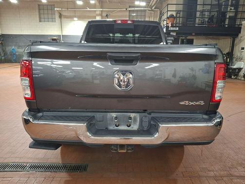 2022 RAM 2500 Tradesman Crew Cab 4x4 6'4' Box