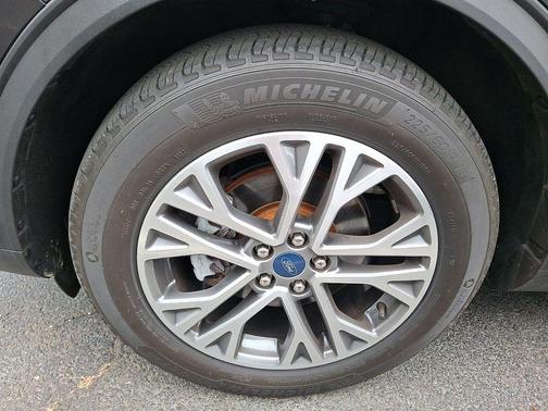 Agate Black Metallic 2022 Ford Escape SEL