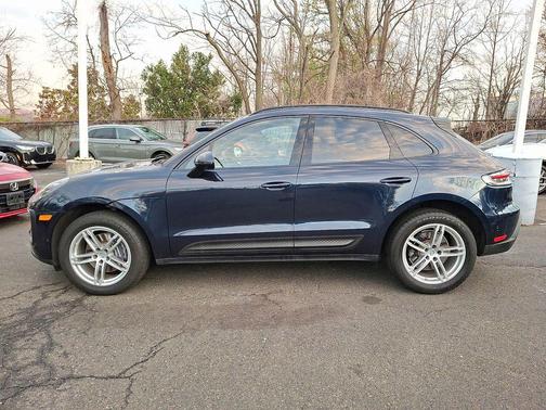 2022 Porsche Macan Base