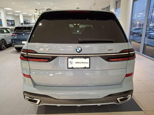 Dravit Grey Metallic 2026 BMW X7 xDrive40i
