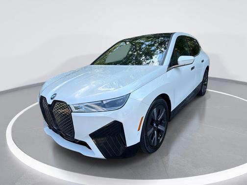 Mineral White Metallic 2023 BMW iX M60