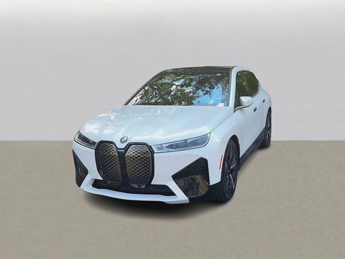 Mineral White Metallic 2023 BMW iX M60