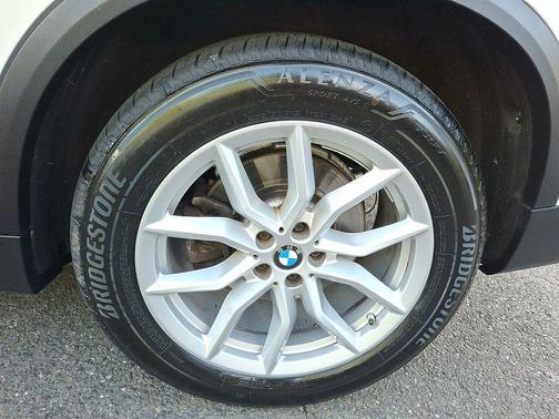 Mineral White Metallic 2021 BMW X5 xDrive40i