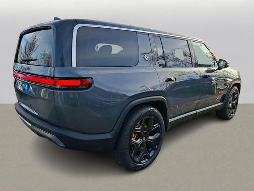 2023 Rivian R1S Adventure