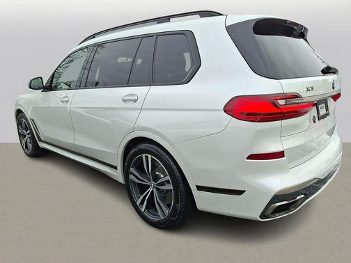 2022 BMW X7 M50i