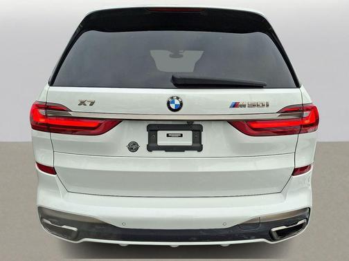 2022 BMW X7 M50i