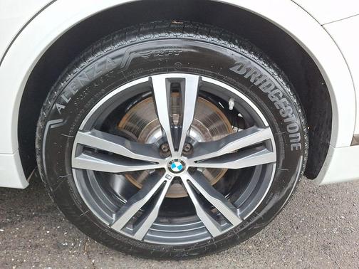 2022 BMW X7 M50i