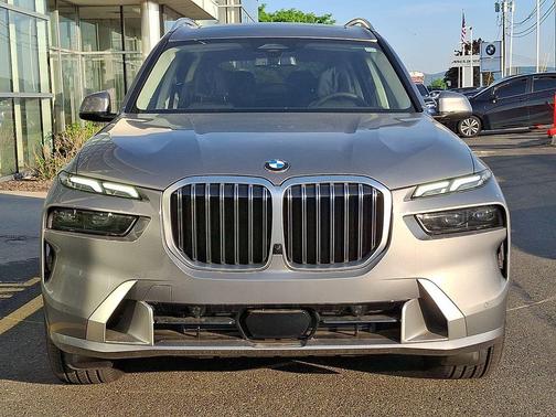 Skyscraper Grey Metallic 2026 BMW X7 xDrive40i